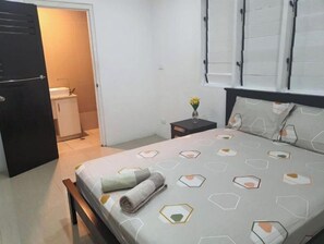 3 chambres, bureau, fer et planche Ă repasser, accĂšs au Wi-Fi (inclus)