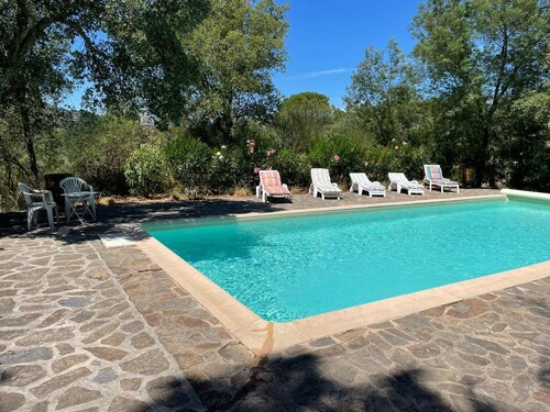 Authentic southern villa with large swimming pool - 1 hectare of land