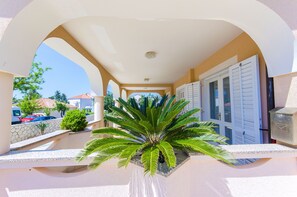 Terrace/patio - Apartments Mario (Novalja)