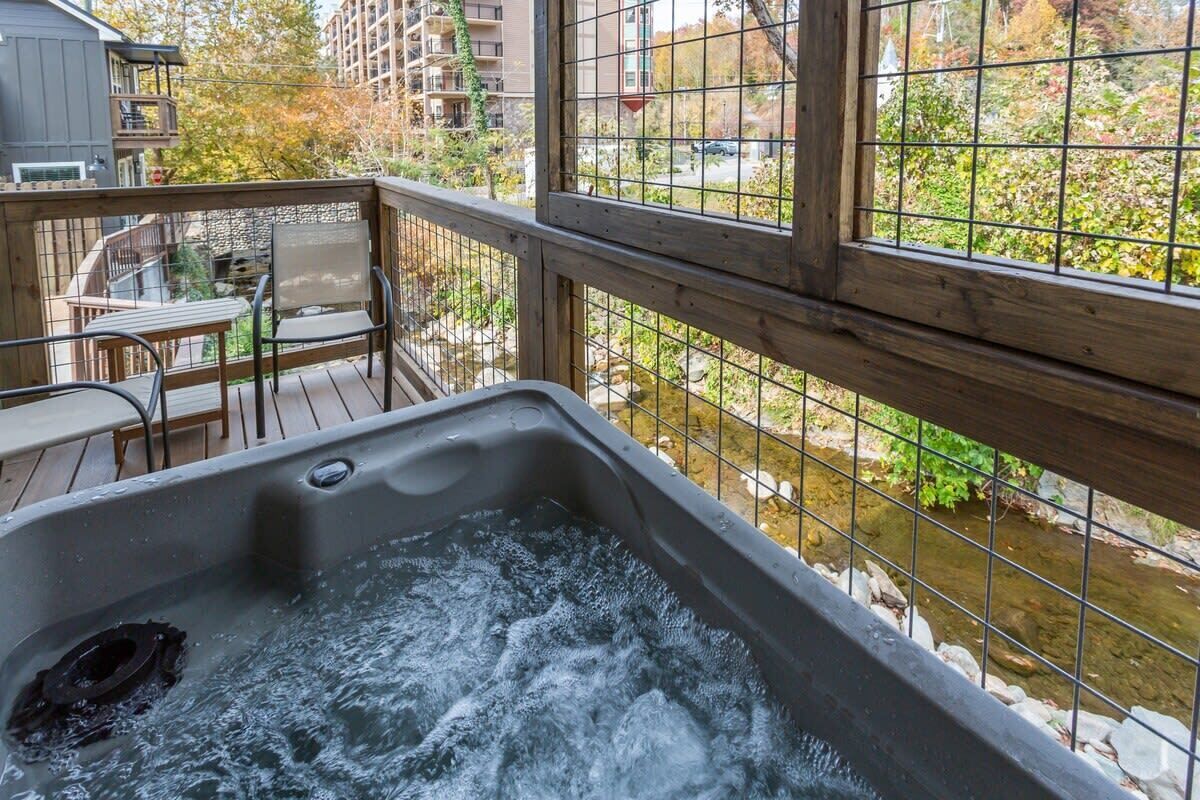 Outdoor spa tub