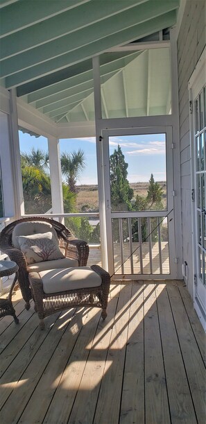 Interior - Salty Dog exudes relaxed beach vibes and delights with awesome ocean vistas. (Bald Head Island)