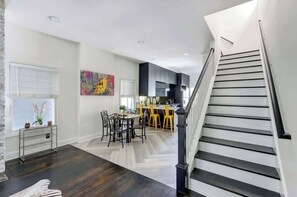 Dining - Yellow Door Inn, Modern | Dog-Friendly | Mini Golf! (Savannah)