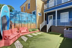 Exterior - Yellow Door Inn, Modern | Dog-Friendly | Mini Golf! (Savannah)