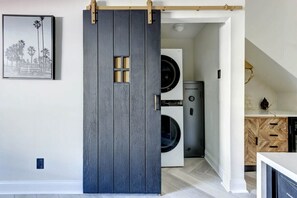 Interior - Yellow Door Inn, Modern | Dog-Friendly | Mini Golf! (Savannah)