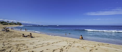 Una spiaggia nelle vicinanze