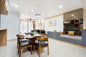 Deluxe-Apartment | Eigene Küche | Kühlschrank, Herdplatte, Reiskocher, Kochgeschirr/Geschirr/Besteck
