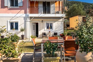 屋外ダイニングエリア