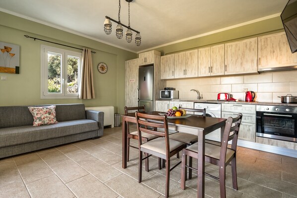 Interior - Holiday Apartment "Zoi" with Sea View, Shared Garden & Wi-Fi (kefalonia)