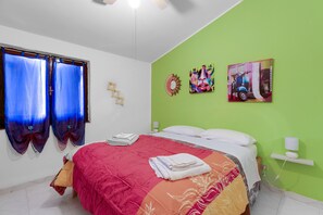 1 bedroom, iron/ironing board, free WiFi - 'Home Holidays Pintadera 2' with Garden and Wi-Fi (bosa)