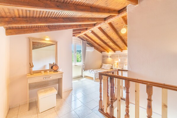 2 bedrooms, iron/ironing board, free WiFi, bed sheets - Apartment "Villa Logas" close to the Beach with Garden & Wi-Fi (Corfu)