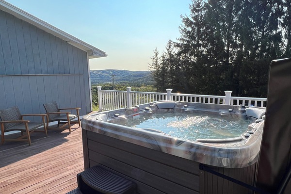 6 person hot tub with an amazing view!