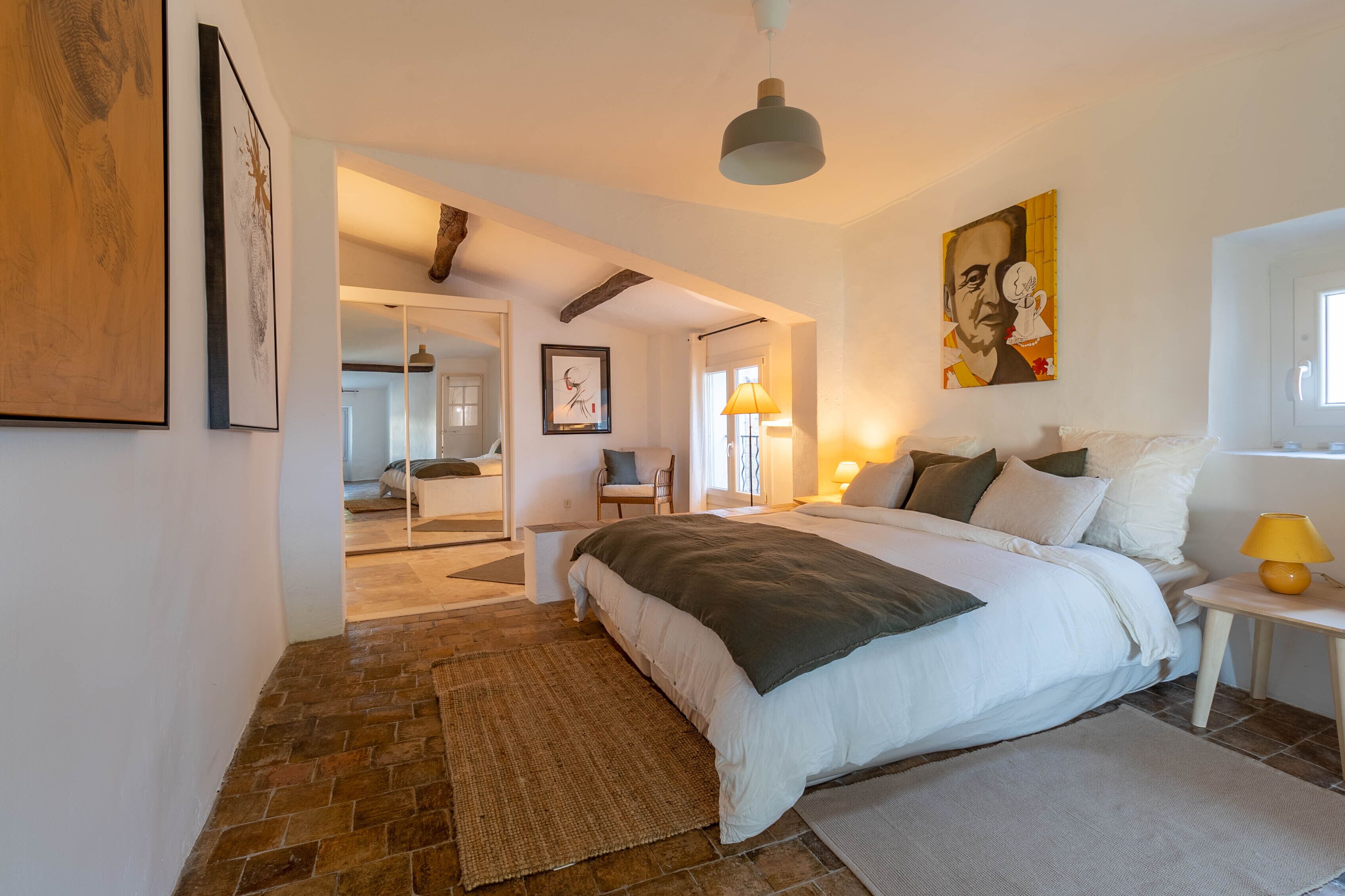 3 bedrooms, desk, iron/ironing board, free WiFi