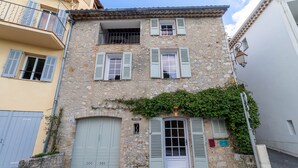 A two-story building with a stone facade, green shutters, and a small balcony. - Mougins Collection - Authentic house - Old Village of Mougins (Mougins)