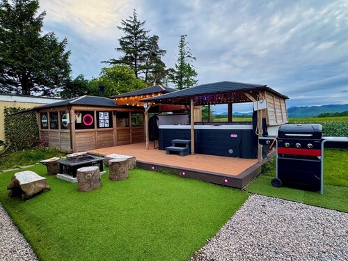 FINN VILLAGE Mountain View Cottage Garden & XXL HOT TUB