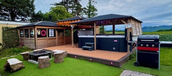 FINN VILLAGE Mountain View Cottage Garden & XXL HOT TUB