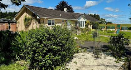 FINN VILLAGE Mountain View Cottage Garden & XXL HOT TUB