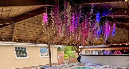 FINN VILLAGE Mountain View Cottage Garden & XXL HOT TUB