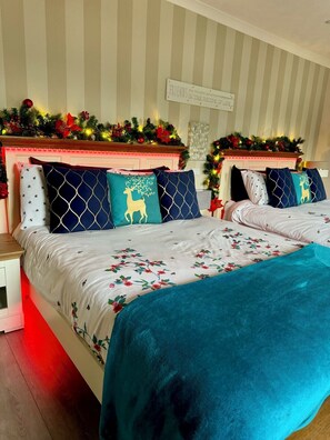 2 chambres, fer et planche à repasser, Wi-Fi, draps fournis