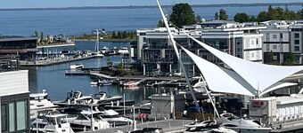 StunningStayz at Friday Harbour Resort A Marina-Golf 4 Season Lake Simcoe Escape