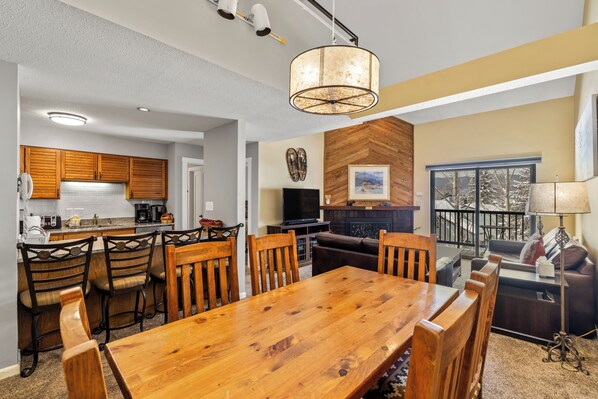 Flat-screen TV, fireplace - Location, Amenities and Value!  Near Ski Area Split Level Condo, Access to Pool, (Steamboat Springs)