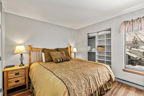 3 bedrooms, free Internet, bed sheets - Location, Amenities and Value!  Near Ski Area Split Level Condo, Access to Pool, (Steamboat Springs)