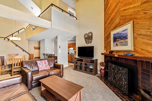 Flat-screen TV, fireplace