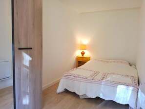 1 bedroom, iron/ironing board, WiFi