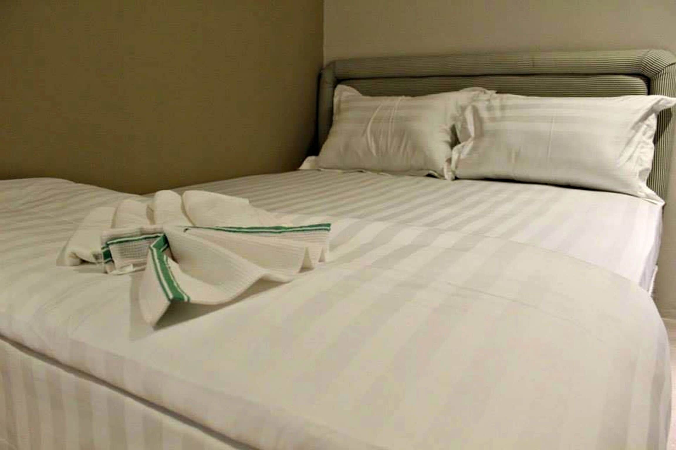 Basic Room | Desk, iron/ironing board, bed sheets