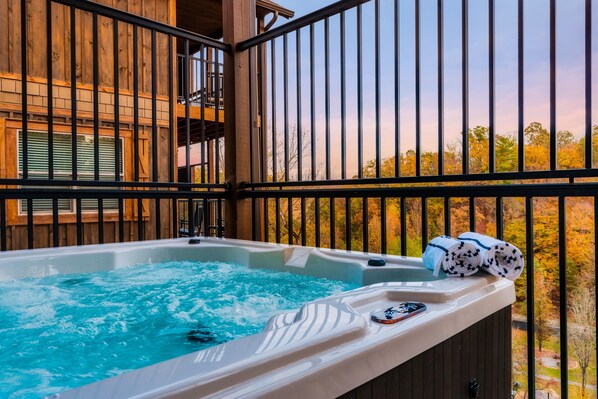Outdoor spa tub