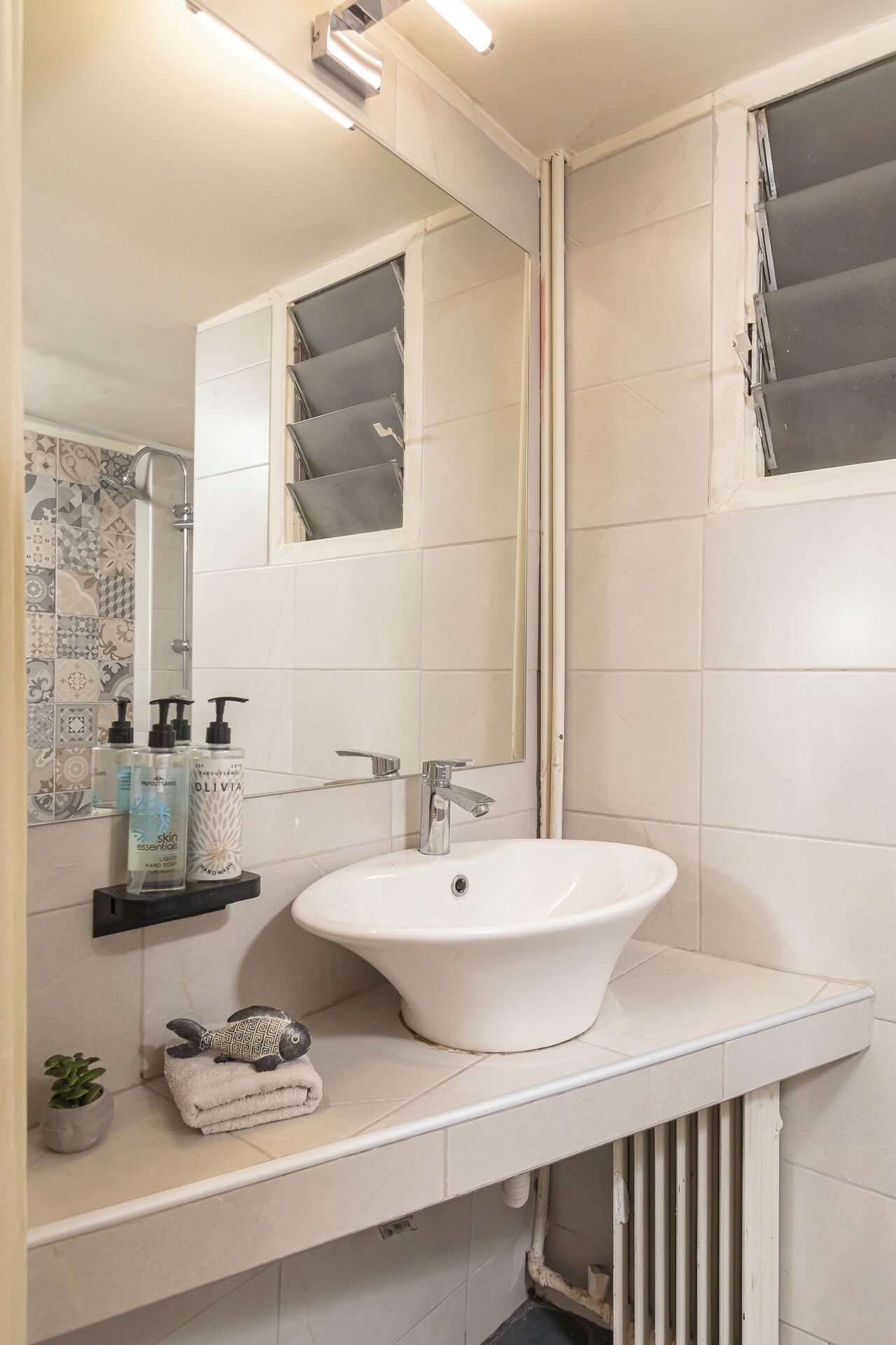 Een douche, een haardroger, handdoeken