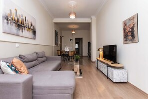 Smart TV - Houseloft Heritage Retreat (Thessaloniki)