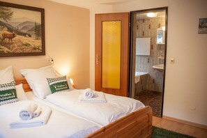 Habitación doble Confort | Baño | Secadora de cabello, toallas, jabón, shampoo 