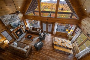 Smart TV, fireplace, foosball - Astonishing Views, Hot Tub, Pool Table (Sevierville)