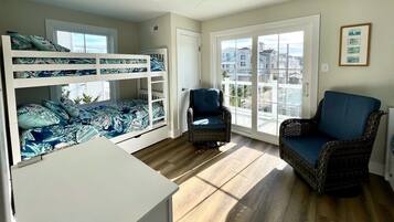 6 bedrooms, desk, free WiFi, bed sheets