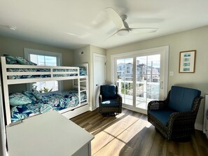 6 slaapkamers, een bureau, gratis wifi, beddengoed