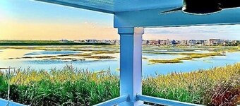 Stunning Townhome, Private Elevator, Expansive Bay Views!
