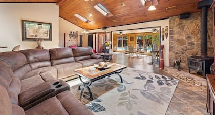 Beautiful 5bd Home with Pool Near LakePoint Sports