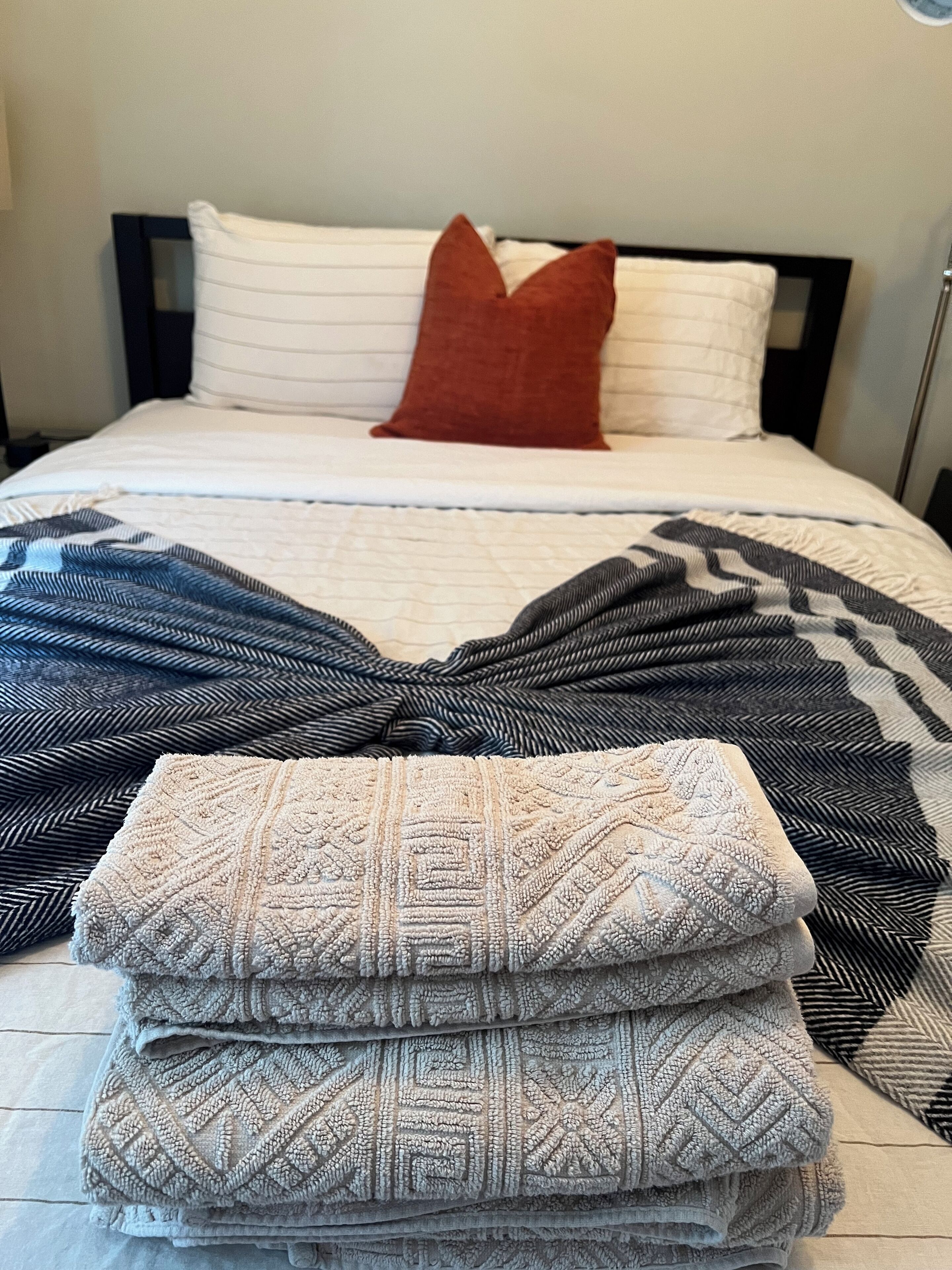 2 bedrooms, desk, iron/ironing board, travel crib