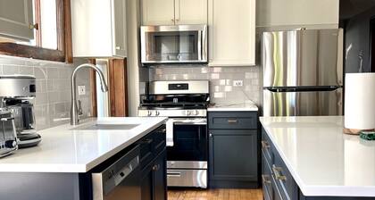 31+Day Stay. 20 min Drive to Midway, South Loop, Beach, & Museums.