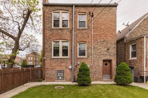 Exterior - 31+Day Stay. 15min dr to Med District, W/S Loop. 20min dr to Museums, MDWAirport (Chicago)