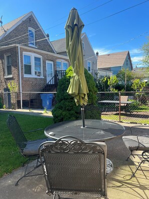 Outdoor dining - 31+Day Stay. 15min dr to Med District, W/S Loop. 20min dr to Museums, MDWAirport (Chicago)