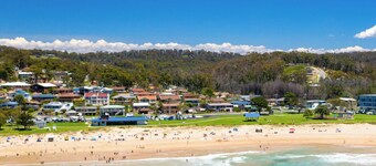 Flat Walk to Beach & Shops, WiFi | Bay Dream