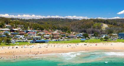 Flat Walk to Beach & Shops, WiFi | Bay Dream