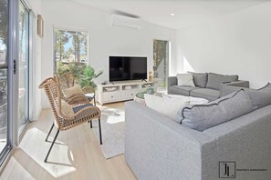 TV - Flat Walk to Beach & Shops, WiFi | Bay Dream (Malua Bay)