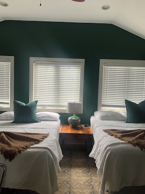 5 Schlafzimmer, Schreibtisch, Bügeleisen/Bügelbrett, kostenloses WLAN