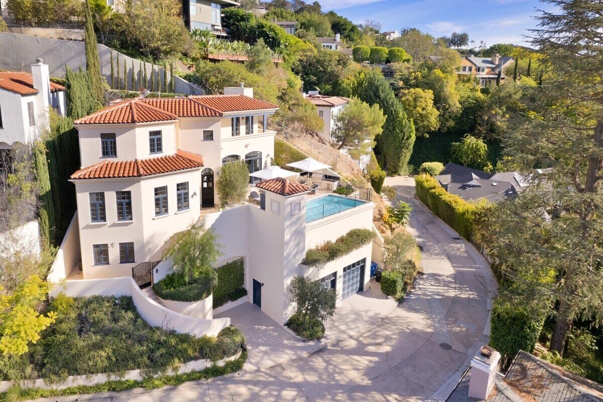 Chateau Beverly Hills by Stay Awhile Villas