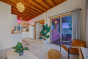 Interior - Breathtaking Views, Incredible Stargazing, Hot Tub & Cowboy Tub, on Private Lot (Morongo Valley)