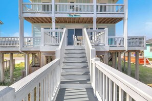 Property grounds - Big Wave: Sunny, Oceanfront Home with Awe-Inspiring Views (Oak Island)