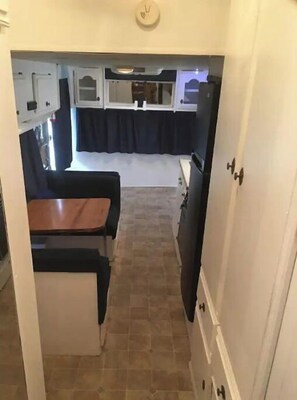 Interior - Delightful 1-bedroom City camper with free parking (Lake Charles)