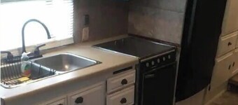 Delightful 1-bedroom City camper with free parking